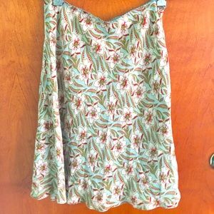 Gap silk lined skirt. Hits below the knee